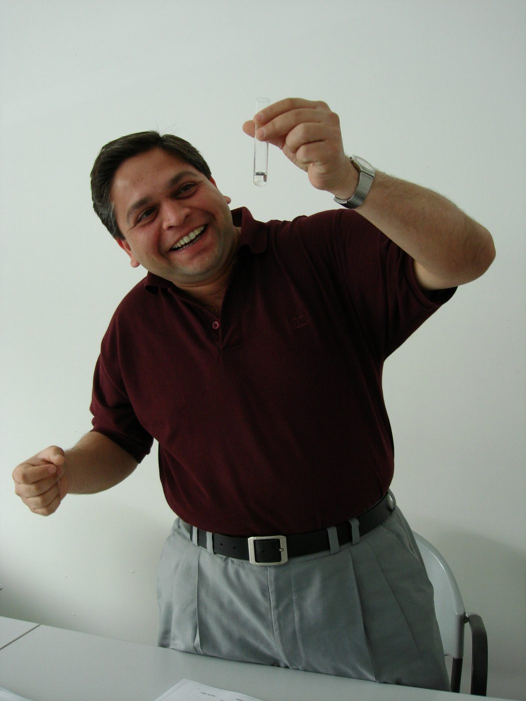 Manish Thatte in Venice, 26 April 2006, grinning and holding up a test tube
